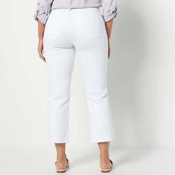 NYDJ Marilyn Straight Crop Lift Tuck Jeans in Cool Embrace - Optic White Size 6 - Picture 2 of 9